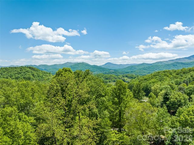 300 Kelly Springs Road, Waynesville, NC 28786