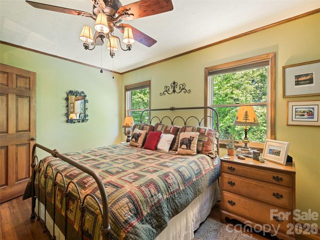300 Kelly Springs Road, Waynesville, NC 28786