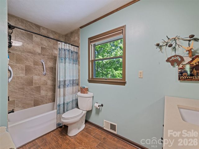 300 Kelly Springs Road, Waynesville, NC 28786