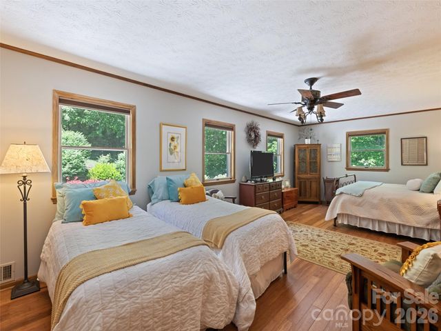 300 Kelly Springs Road, Waynesville, NC 28786