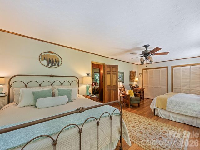 300 Kelly Springs Road, Waynesville, NC 28786