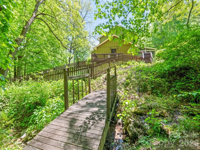 300 Kelly Springs Road, Waynesville, NC 28786