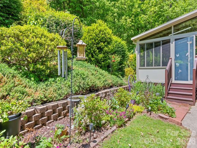 300 Kelly Springs Road, Waynesville, NC 28786