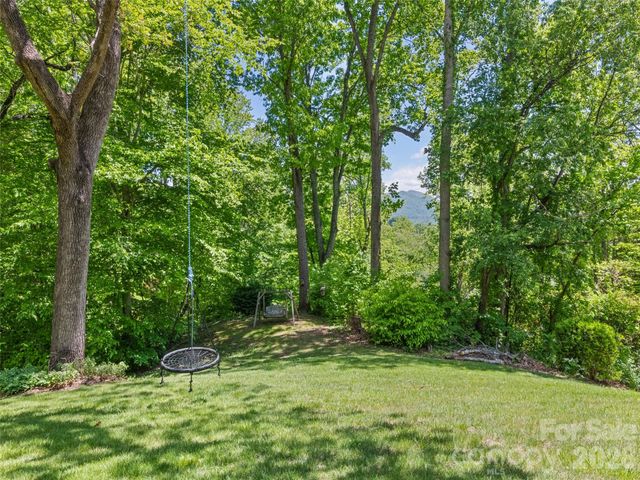 300 Kelly Springs Road, Waynesville, NC 28786