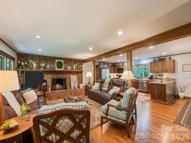 300 Kelly Springs Road, Waynesville, NC 28786