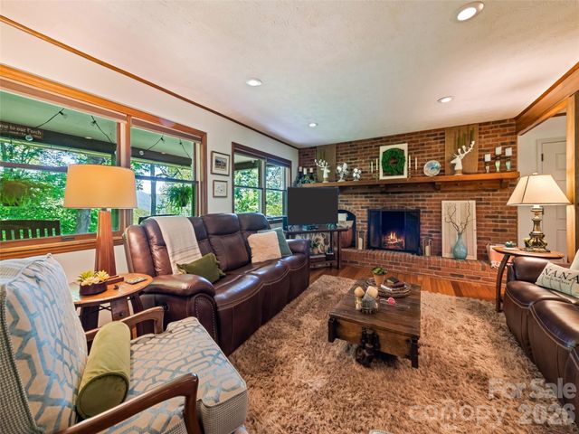 300 Kelly Springs Road, Waynesville, NC 28786