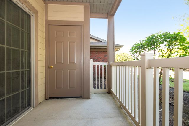 20301 S Pine Hill Road 1D, Frankfort, IL 60423