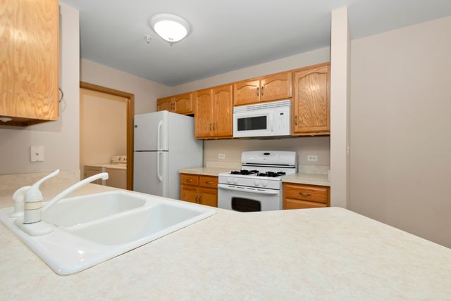 20301 S Pine Hill Road 1D, Frankfort, IL 60423