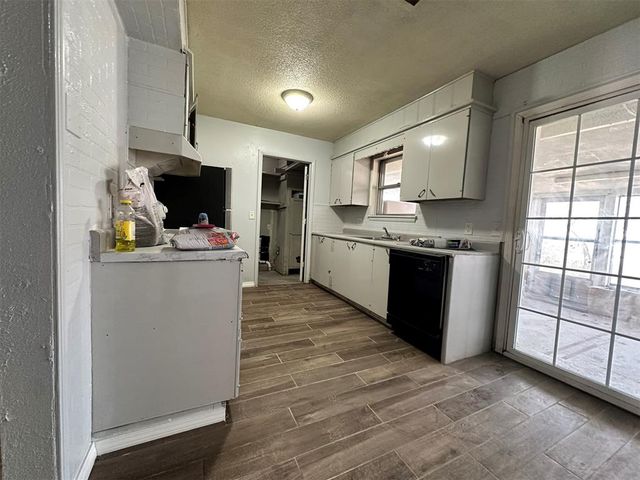 860 S Scott Street, Del City, OK 73115