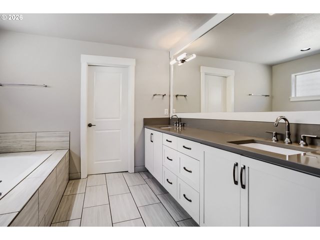 12955 Sw Buckfield Ln, King City, OR 97224