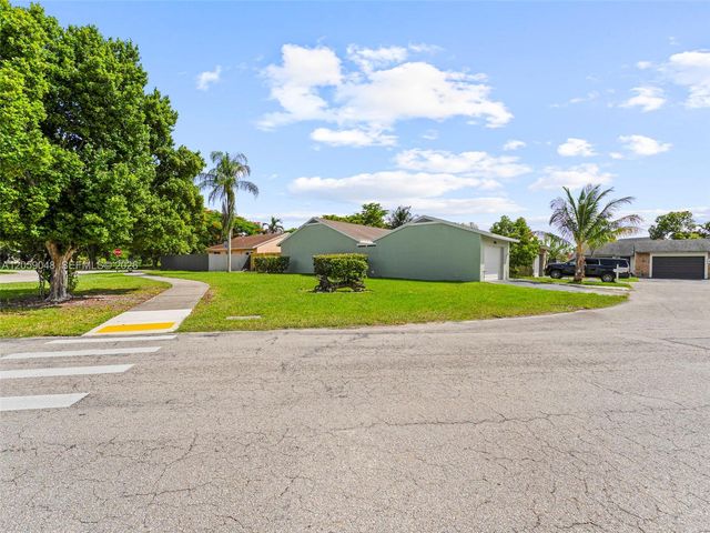1378 Osprey Ct, Homestead, FL 33035