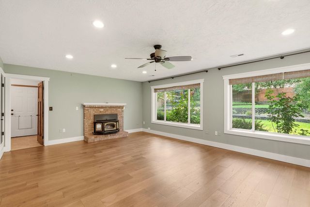 1312 E Brierwood Dr, Spokane, WA 99218