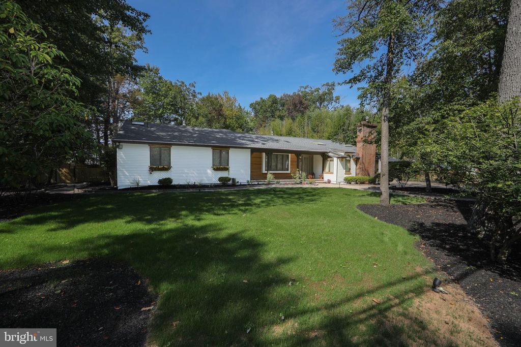 30 COOPER RUN DR, Cherry Hill, NJ 08003