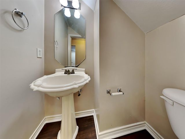 2219 Shady Pine Drive, Conroe, TX 77301