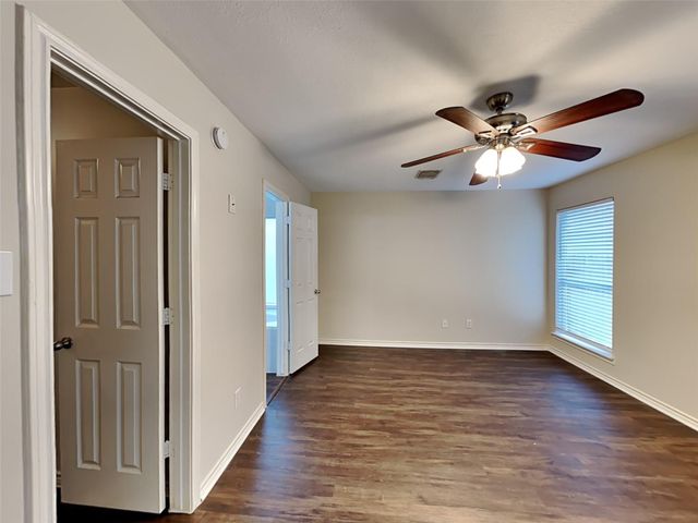 2219 Shady Pine Drive, Conroe, TX 77301