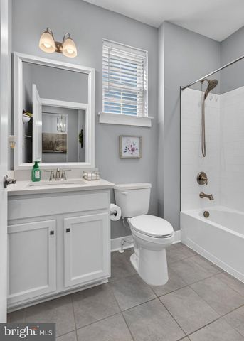 101 CONGRESSIONAL CT, Moorestown, NJ 08057