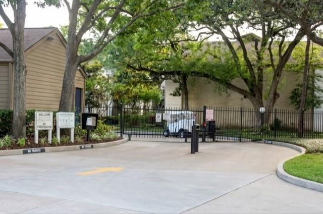 10049 Westpark Drive 132, Houston, TX 77042