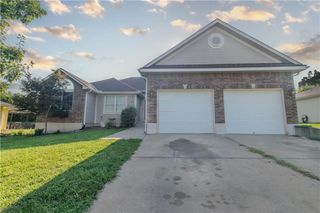 2500 Twin Oaks Drive, Harrisonville, MO 64701