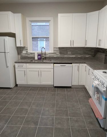 9611 S Avenue L Avenue 2, Chicago, IL 60617