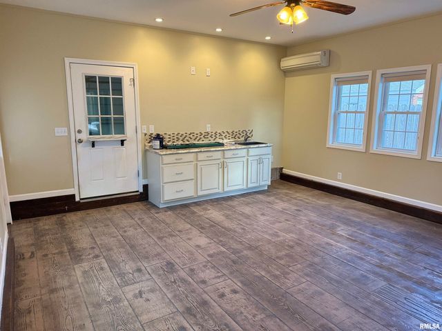 2017 HARRISON Street, Quincy, IL 62301