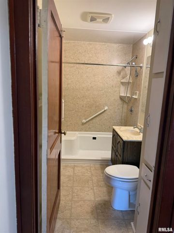 2017 HARRISON Street, Quincy, IL 62301