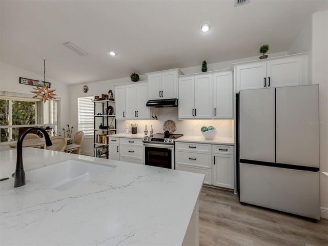 404 PINEWOOD LAKE DRIVE, Venice, FL 34285