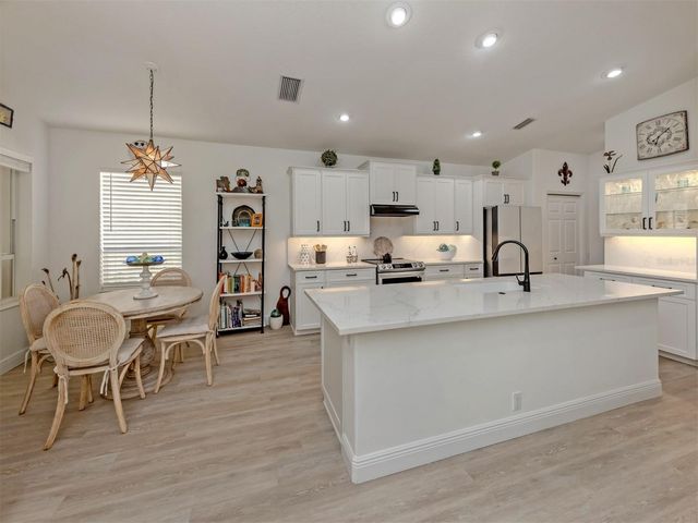 404 PINEWOOD LAKE DRIVE, Venice, FL 34285