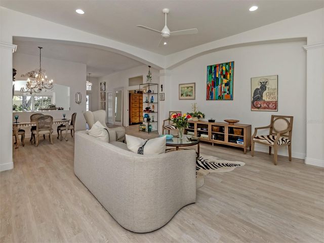 404 PINEWOOD LAKE DRIVE, Venice, FL 34285