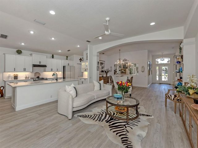 404 PINEWOOD LAKE DRIVE, Venice, FL 34285