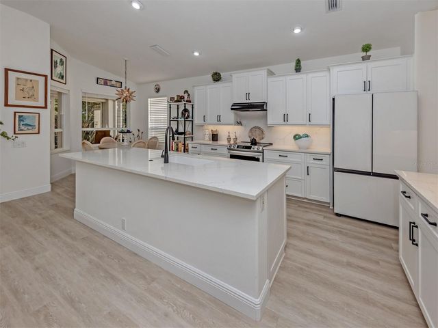 404 PINEWOOD LAKE DRIVE, Venice, FL 34285