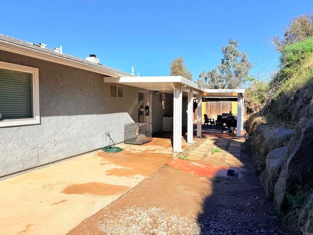 9449 Prospect Avenue, Santee, CA 92071