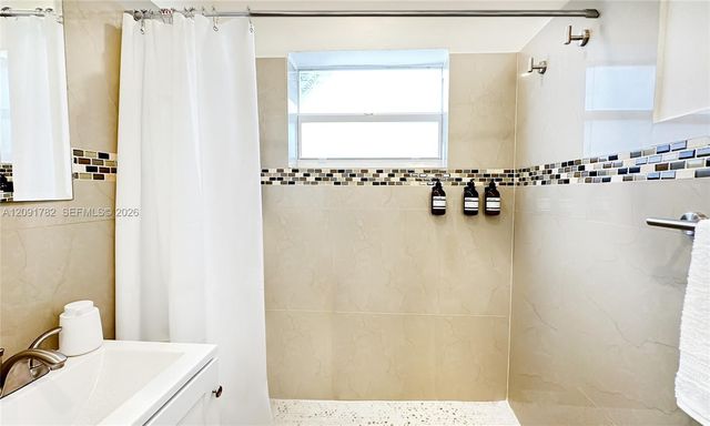 528 SW 4th Avenue A, Hallandale Beach, FL 33009