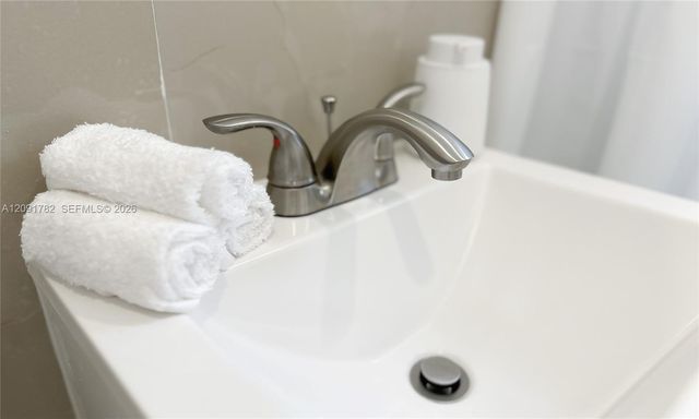 528 SW 4th Avenue A, Hallandale Beach, FL 33009