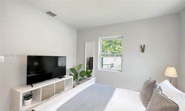 528 SW 4th Avenue A, Hallandale Beach, FL 33009