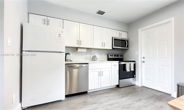 528 SW 4th Avenue A, Hallandale Beach, FL 33009