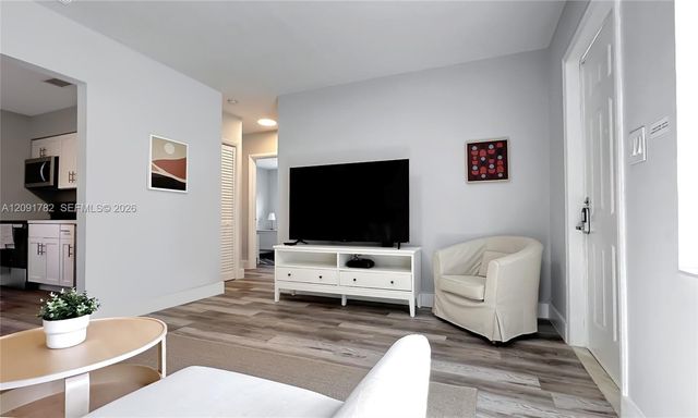 528 SW 4th Avenue A, Hallandale Beach, FL 33009