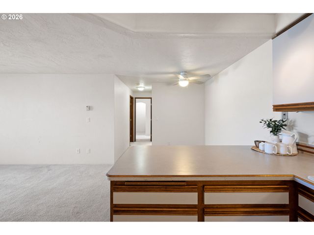 650 HARLOW Rd 248, Springfield, OR 97477