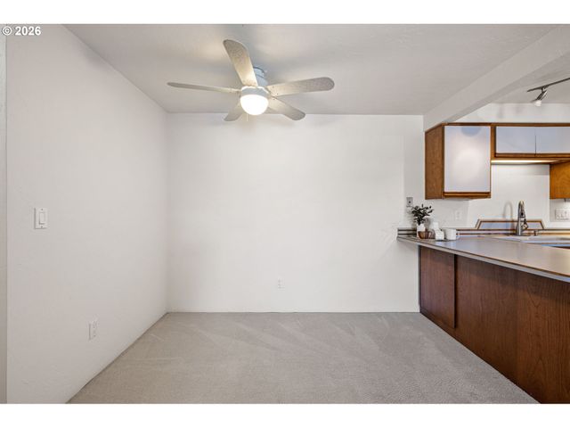 650 HARLOW Rd 248, Springfield, OR 97477
