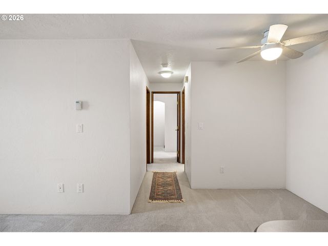 650 HARLOW Rd 248, Springfield, OR 97477