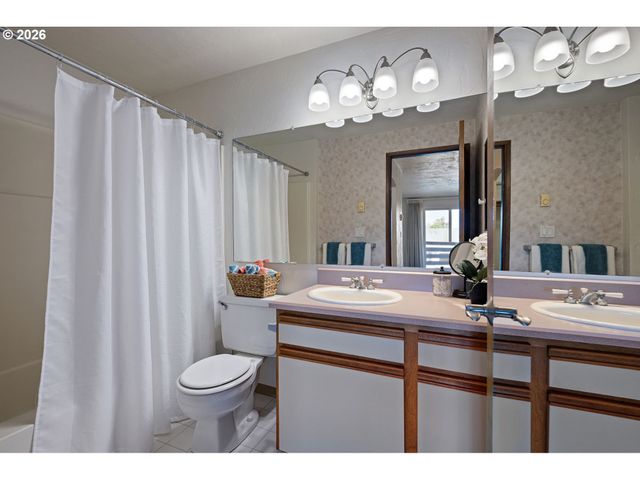 650 HARLOW Rd 248, Springfield, OR 97477
