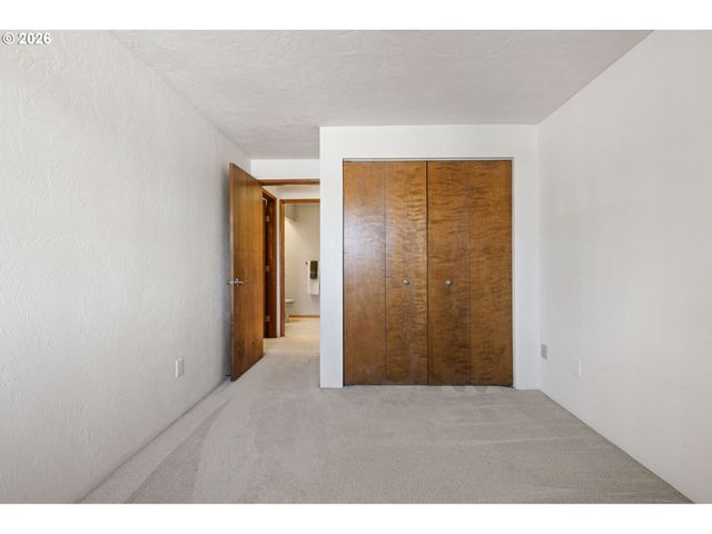 650 HARLOW Rd 248, Springfield, OR 97477