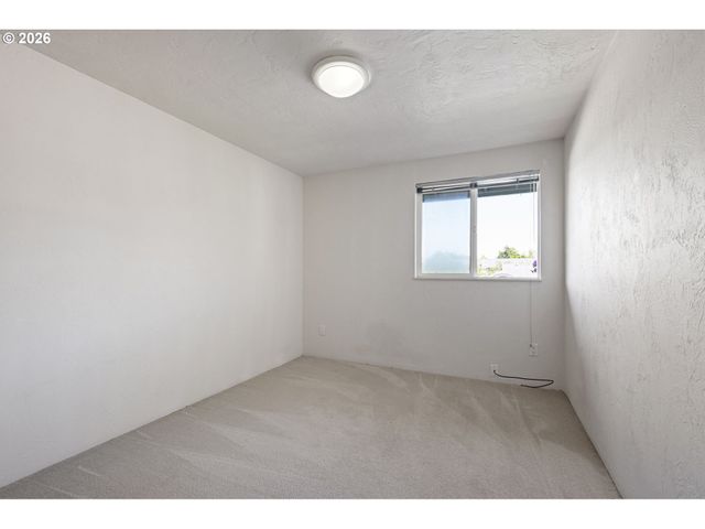 650 HARLOW Rd 248, Springfield, OR 97477
