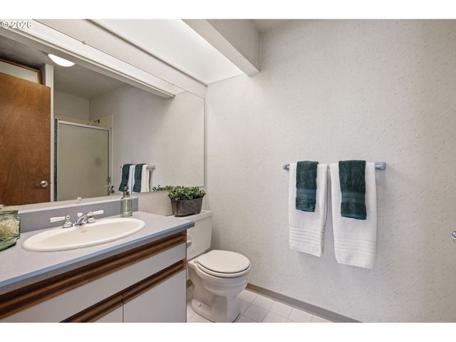 650 HARLOW Rd 248, Springfield, OR 97477