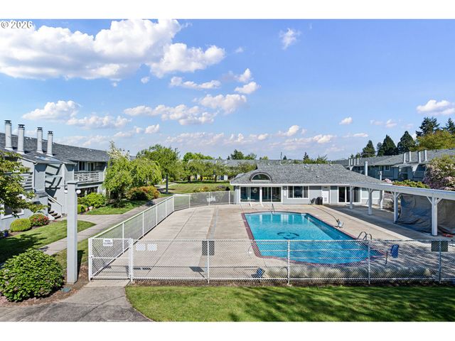 650 HARLOW Rd 248, Springfield, OR 97477