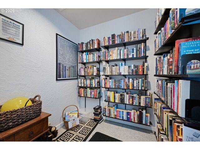 650 HARLOW Rd 248, Springfield, OR 97477