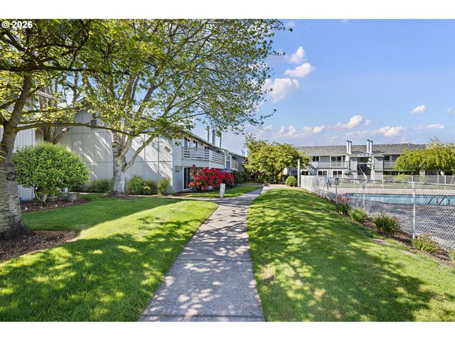 650 HARLOW Rd 248, Springfield, OR 97477