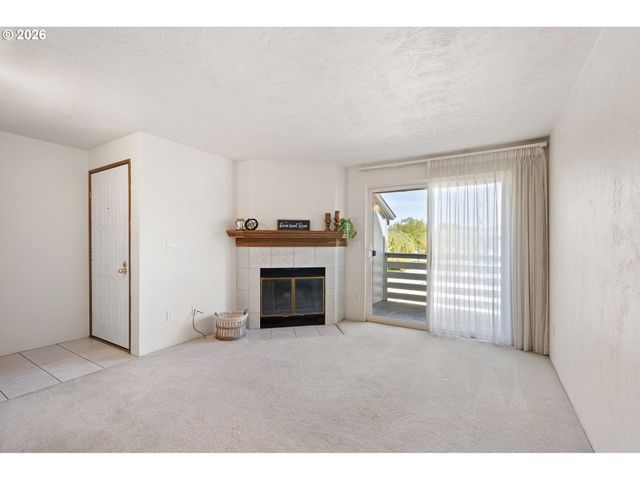 650 HARLOW Rd 248, Springfield, OR 97477