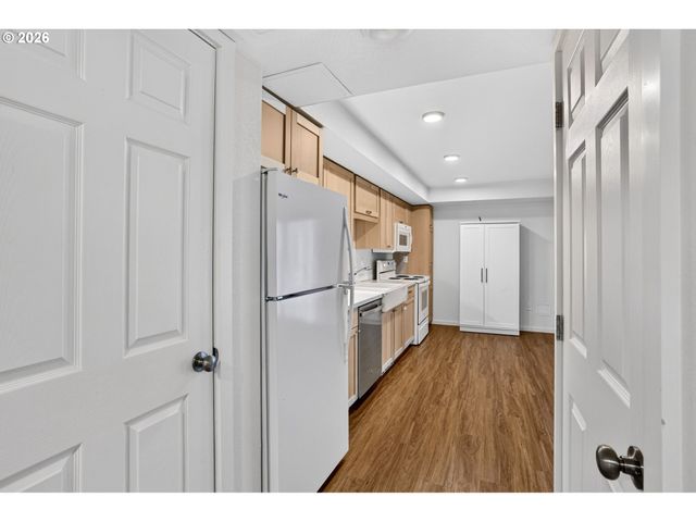 8120 N INTERSTATE Ave 204, Portland, OR 97217