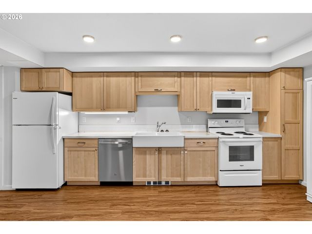 8120 N INTERSTATE Ave 204, Portland, OR 97217