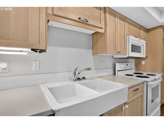 8120 N INTERSTATE Ave 204, Portland, OR 97217
